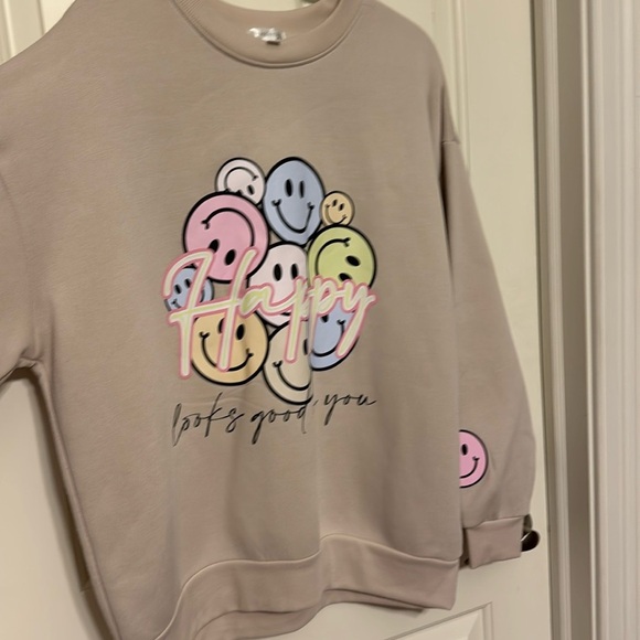 Orange Kiss Tops - SMILEY FACE HAPPY LOOKS GOOD ON YOU SWEATSHIRT SZ Med